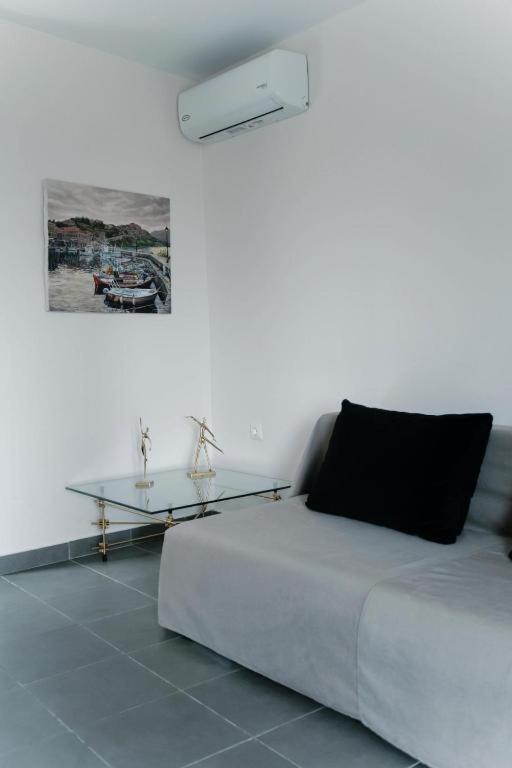 Our Luxury - * Palaiontsiflikion